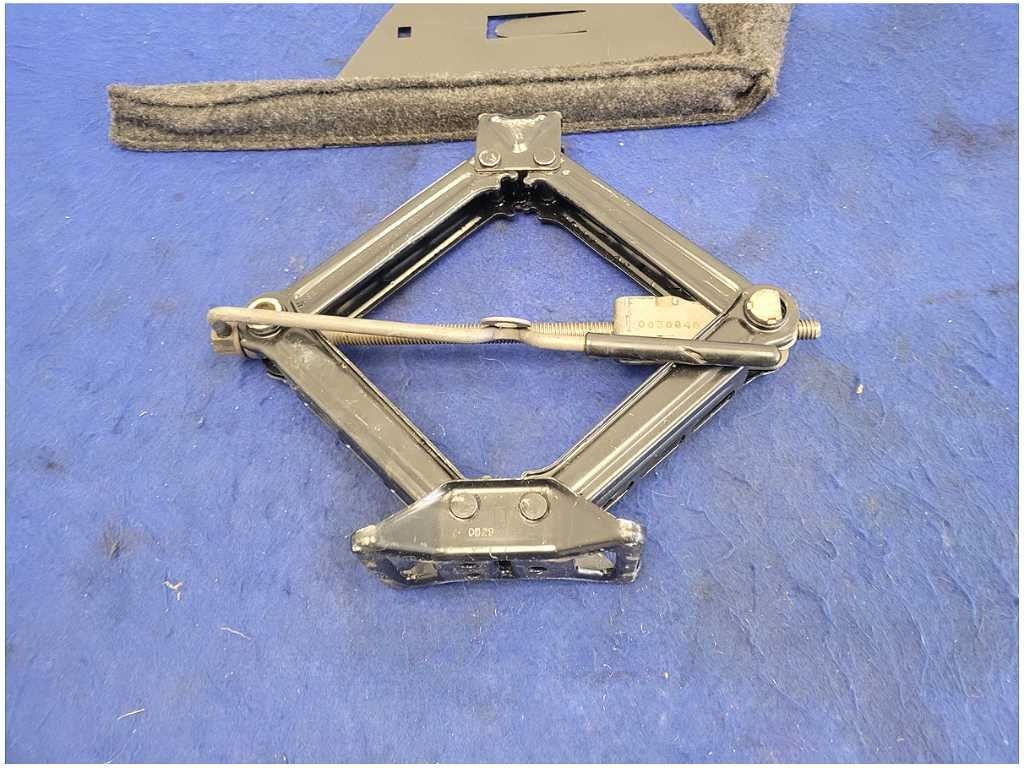 47647589