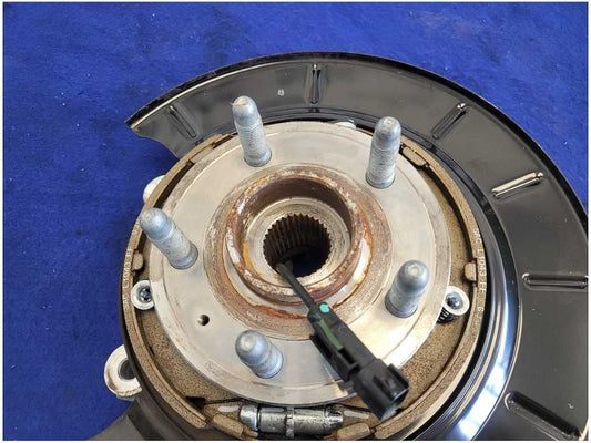 2010-2015 Chevrolet Camaro SS 6.2L Driver Left Rear Spindle Knuckle Hub IRS 2865