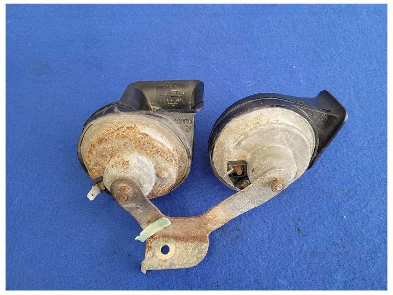 1996-1998 Ford Mustang Cobra 4.6L Front Dual Horn Emergency Noise 2512 - The Parts Farm