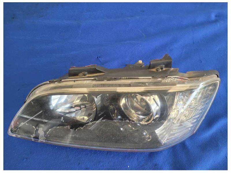 2008-2009 Pontiac G8 Sedan 6.0L V8 Driver Front Headlight Lamp *Broke Tabs* 2529 - The Parts Farm