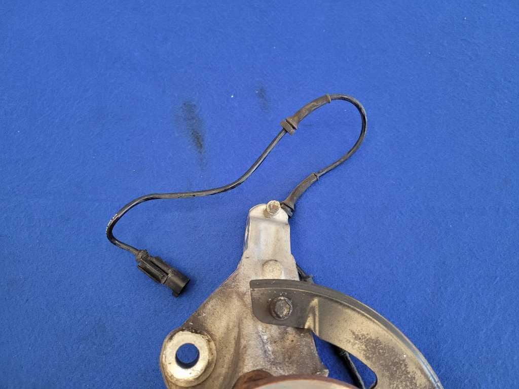 2016-2017 Chevrolet SS Sedan 6.2L Passenger RH Front Spindle Knuckle Hub 2602 - The Parts Farm