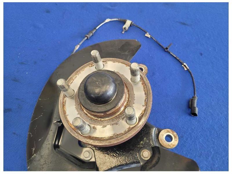 2015-2017 Ford Mustang GT S550 Driver LH Front Spindle Knuckle Hub 2586 - The Parts Farm