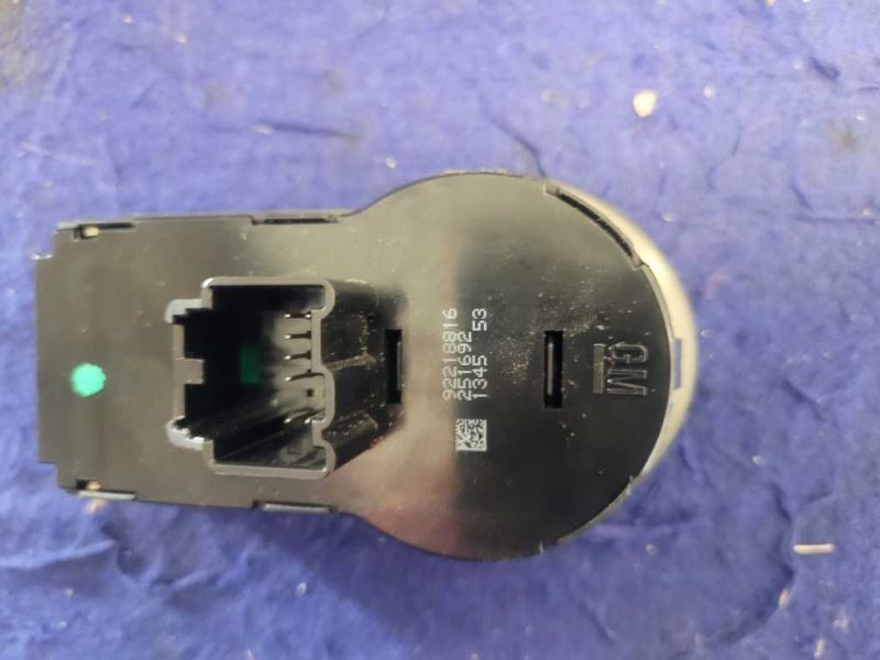 2010-2015 Chevrolet Camaro SS Front Headlight Switch Module Knob 2429 - The Parts Farm