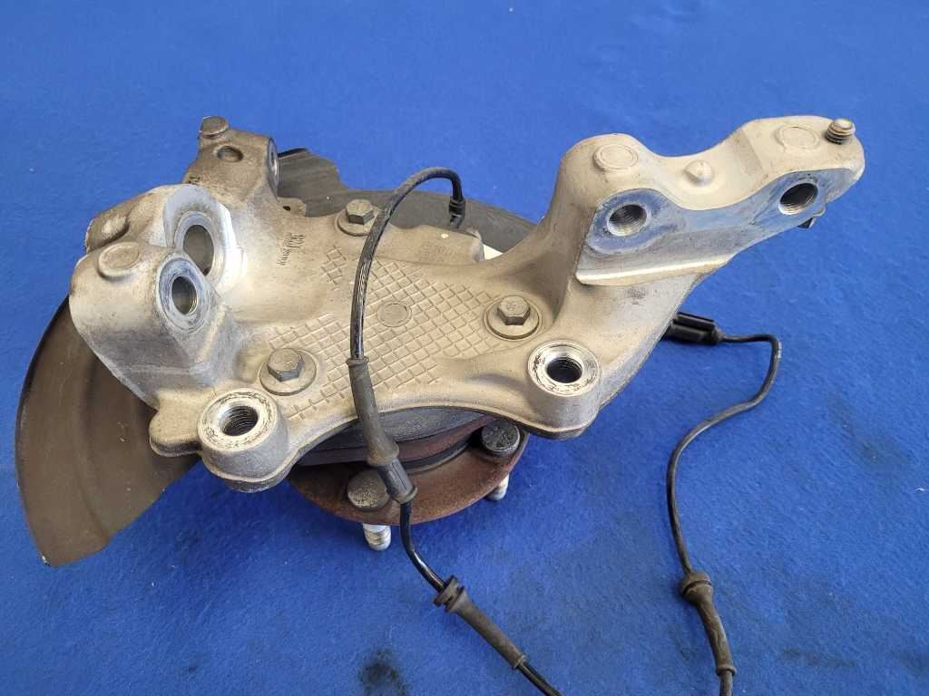 2016-2017 Chevrolet SS Sedan 6.2L Passenger RH Front Spindle Knuckle Hub 2602 - The Parts Farm