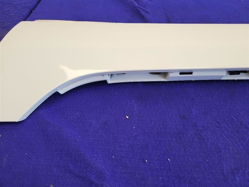 2014-2017 Chevrolet Caprice 6.0L Sedan Driver Left Rocker Panel Molding Trim Wht - The Parts Farm