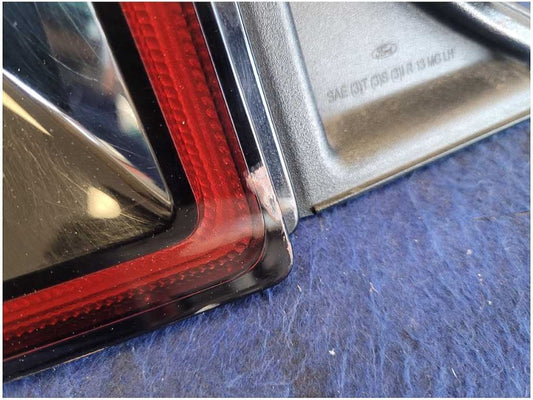 20132014 Ford Mustang GT Driver Rear Taillight Lamp Brake Light 2845