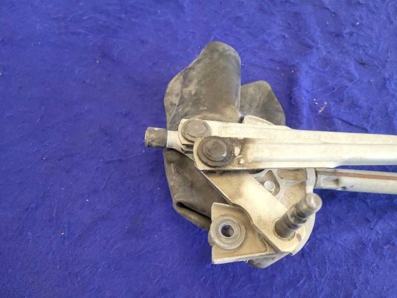2014-2017 Chevrolet SS 6.2L Sedan Windshield Wiper Linkage Motor 2372 - The Parts Farm