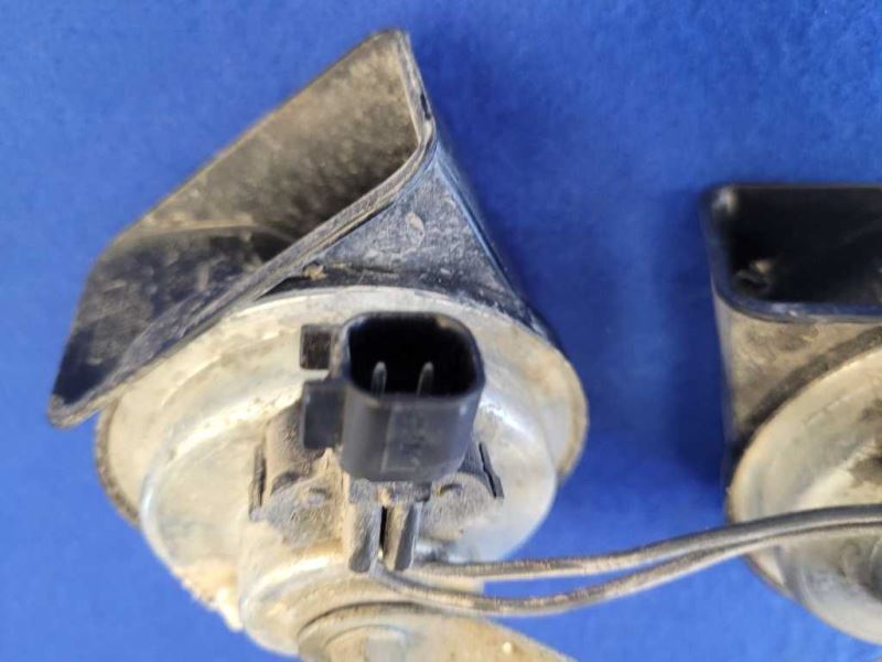 2011-2014 Ford Mustang GT 5.0L S197 Horn Sound Noise Emergency Dual 2473 - The Parts Farm