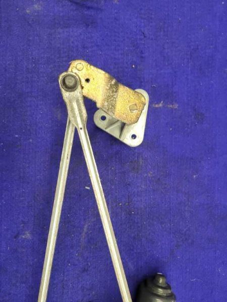 1994-1995 Ford Mustang Cobra GT Motor Linkage Wiper Windshield Arm - The Parts Farm