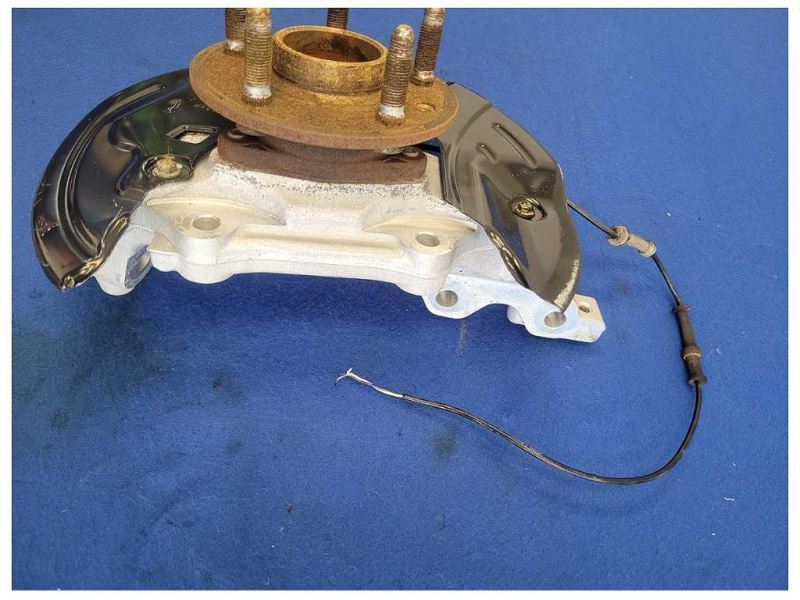 2010-2015 Chevrolet Camaro SS Driver Left Front Spindle Knuckle Hub 2525 - The Parts Farm