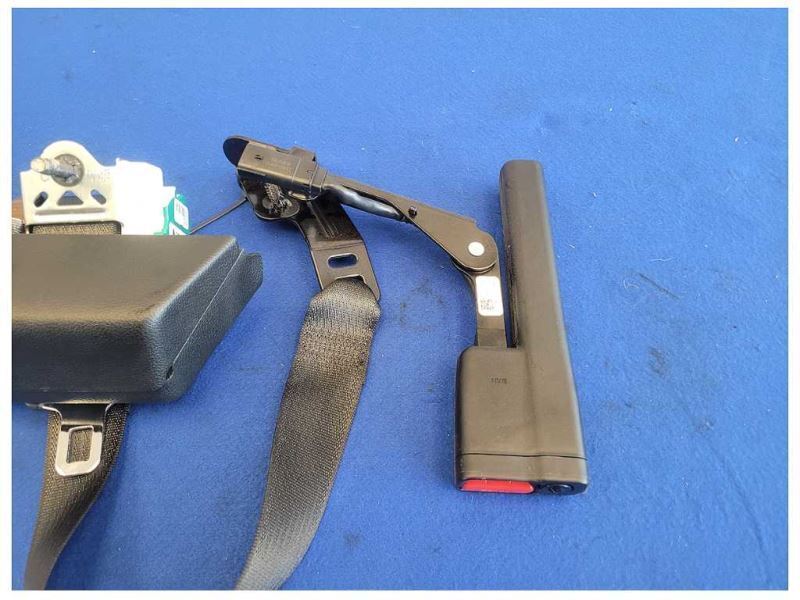 2015-2017 Ford F150 Pickup Truck Center Bench Rear Seat Belt Retractor 2580 - The Parts Farm