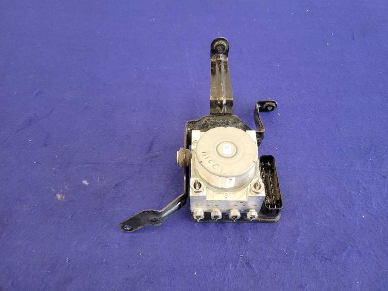 2019-2020 Ford Mustang GT S550 ABS Module Anti-Lock Brake Pump 2214 - The Parts Farm