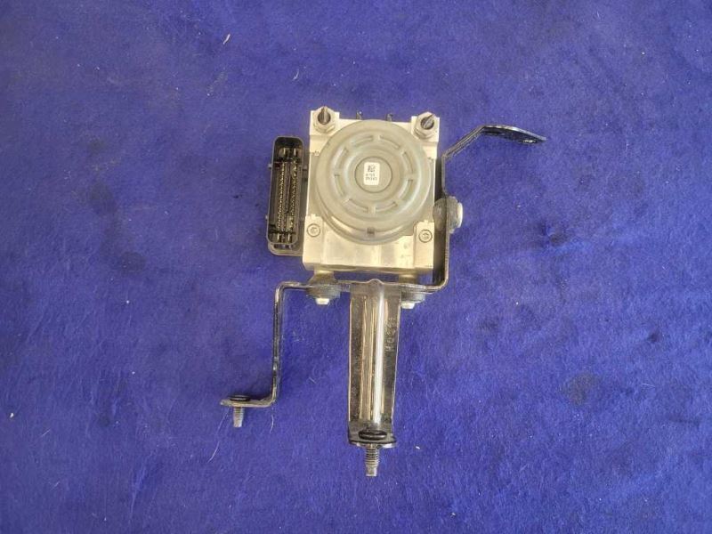 2015 Ford Mustang GT S550 Anti-Lock Brake Module Thru 03/29/15 Control Pump 2337 - The Parts Farm