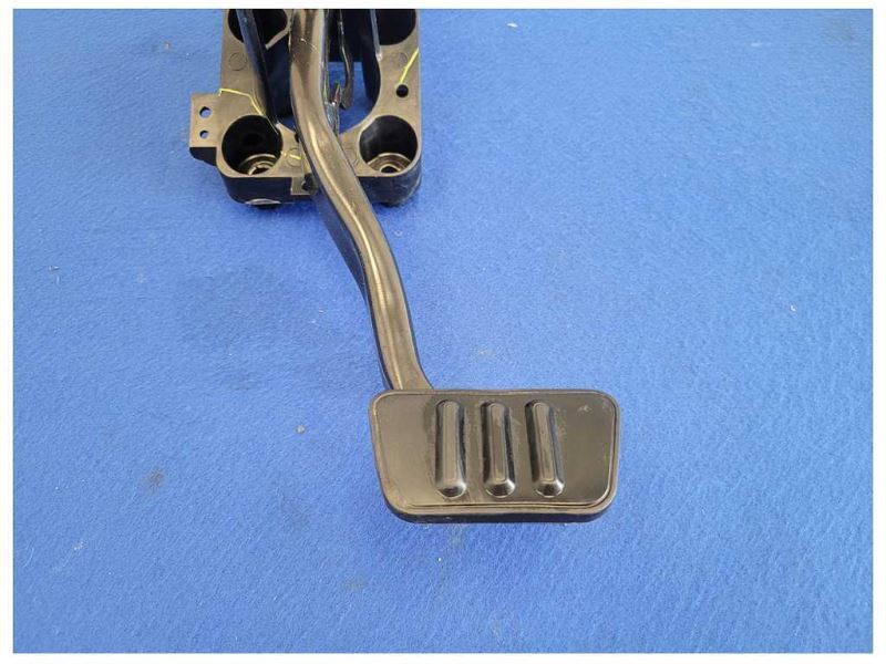 2018-2023 Ford Mustang GT S550 Brake Pedal Assembly A/T Auto Transmission 2577 - The Parts Farm