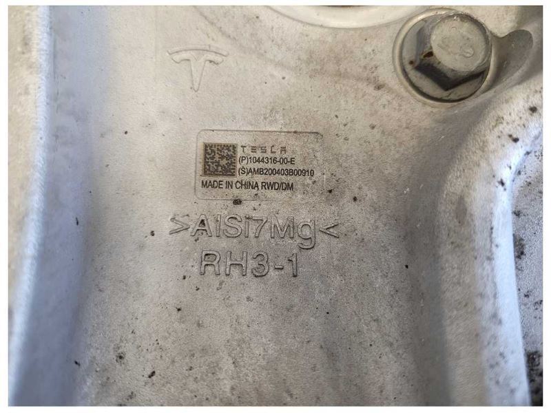 2017-2021 Tesla Model 3 Long Range Dual Motor Passenger Front Spindle Hub 2139 - The Parts Farm