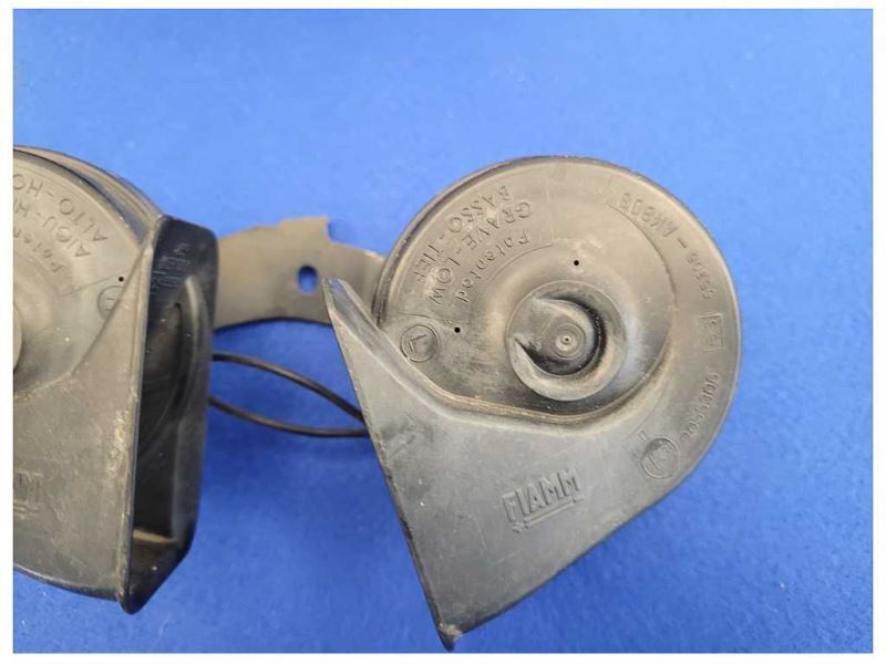 2003-2004 Mercury Marauder 4.6L 4v Dual Horn Emergency Noise Front 2534 - The Parts Farm