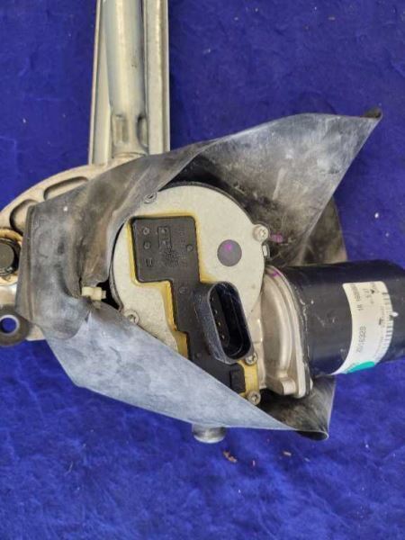 2014-2017 Chevrolet SS 6.2L Sedan Windshield Wiper Linkage Motor 2372 - The Parts Farm