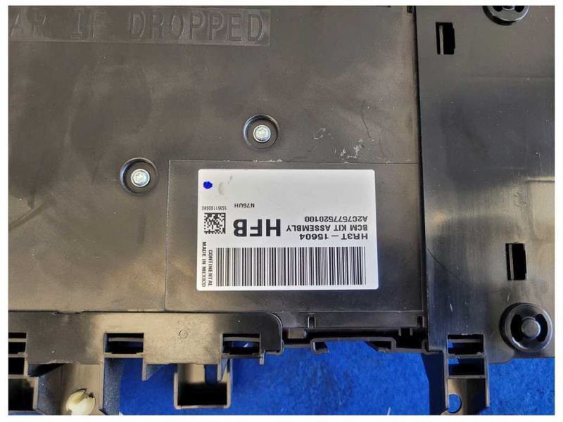 2015-2017 Ford Mustang GT S550 Fuse Box Engine Control Module Front 2566 - The Parts Farm