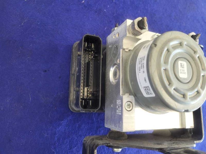 2015 Ford Mustang GT S550 Anti-Lock Brake Module Thru 03/29/15 Control Pump 2337 - The Parts Farm