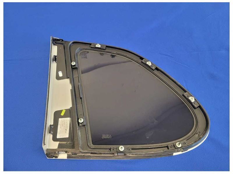 2004-2006 Porsche Cayenne Turbo 4.5L Driver Rear Quarter Glass Tint 2137 - The Parts Farm
