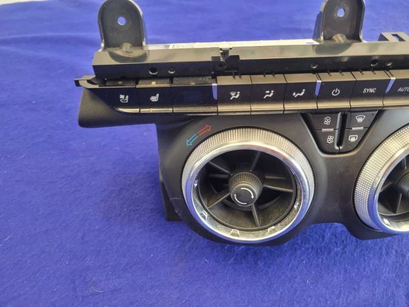 2016-2017 Chevrolet Camaro SS Temperature Control Dual Zone CJ2 84078980 2319 - The Parts Farm