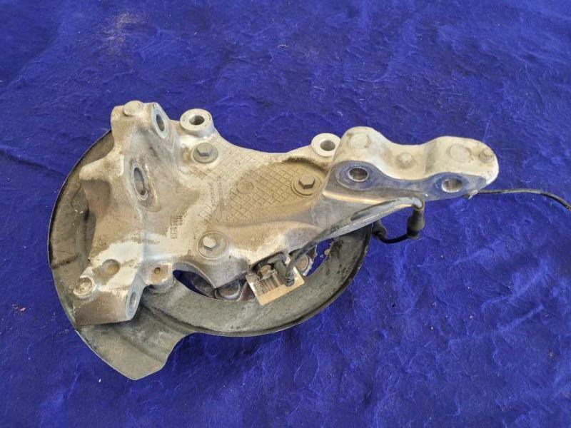 2014-2017 Chevrolet SS 6.2L Sedan Driver Left Spindle Knuckle Hub Front 2372 - The Parts Farm