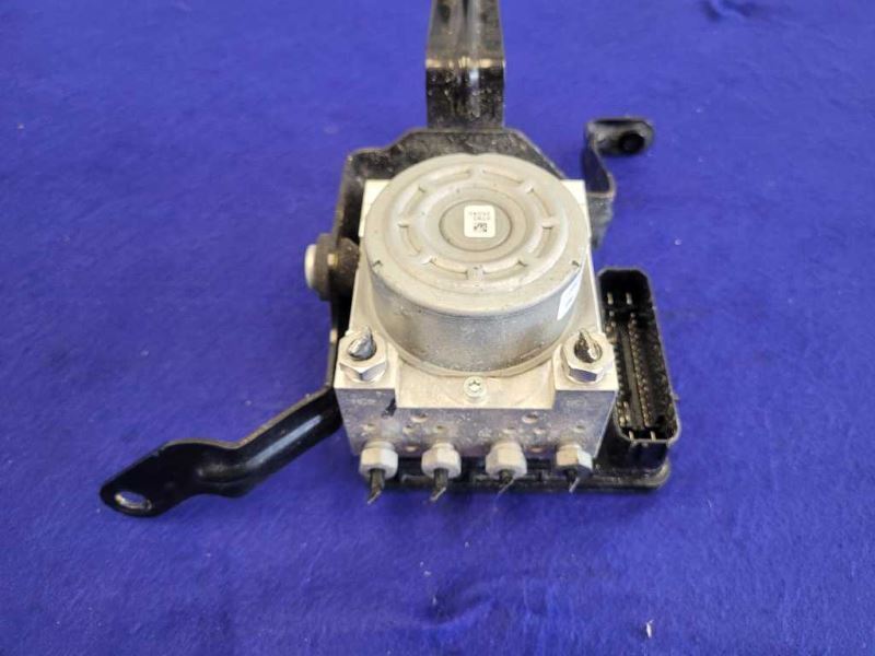 2015-2017 Ford Mustang GT S550 Anti-Lock Brake ABS Module Pump Line 2282 - The Parts Farm