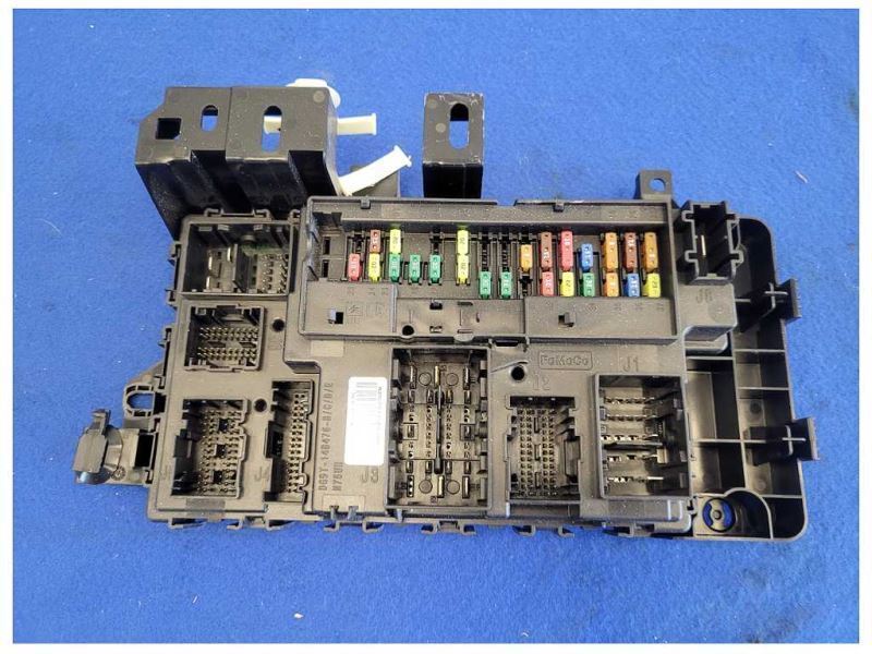 2015-2017 Ford Mustang GT S550 Fuse Box Engine Control Module Front 2566 - The Parts Farm