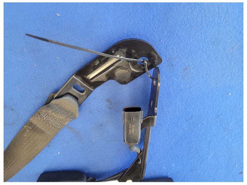 2015-2017 Ford F150 Pickup Truck Center Bench Rear Seat Belt Retractor 2580 - The Parts Farm