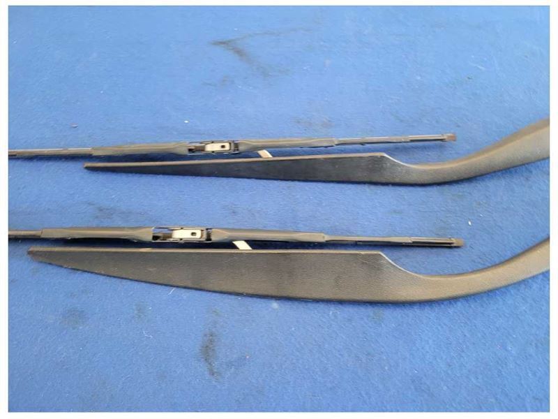 1993 Chevrolet Camaro Z28 Coupe Pair Windshield Wiper Arms Blades 2546 - The Parts Farm