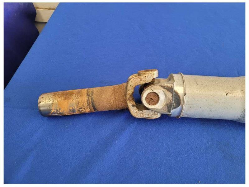 2022 Ford F250 Pickup Truck Driveshaft Automatic Transmission A/T *Dent* 2557 - The Parts Farm