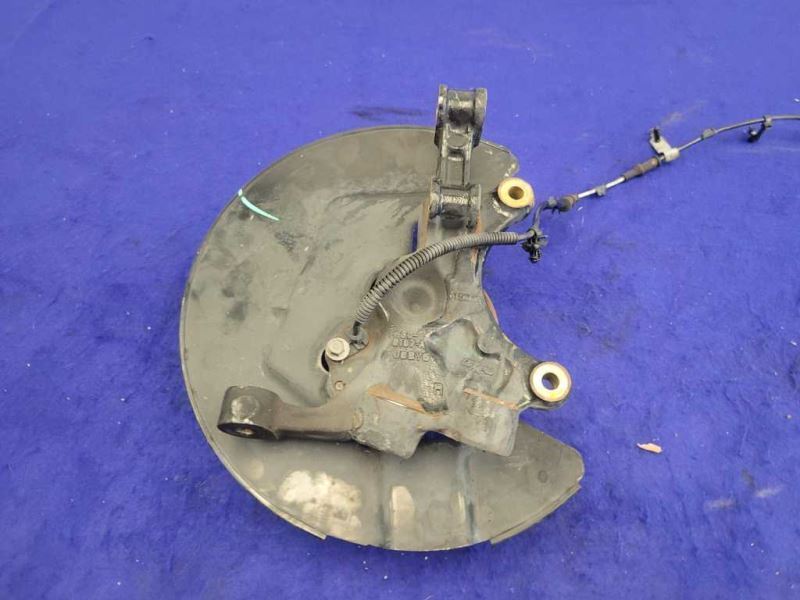 2015-2017 Ford Mustang GT S550 Passenger Front Spindle Knuckle Hub 2407 - The Parts Farm
