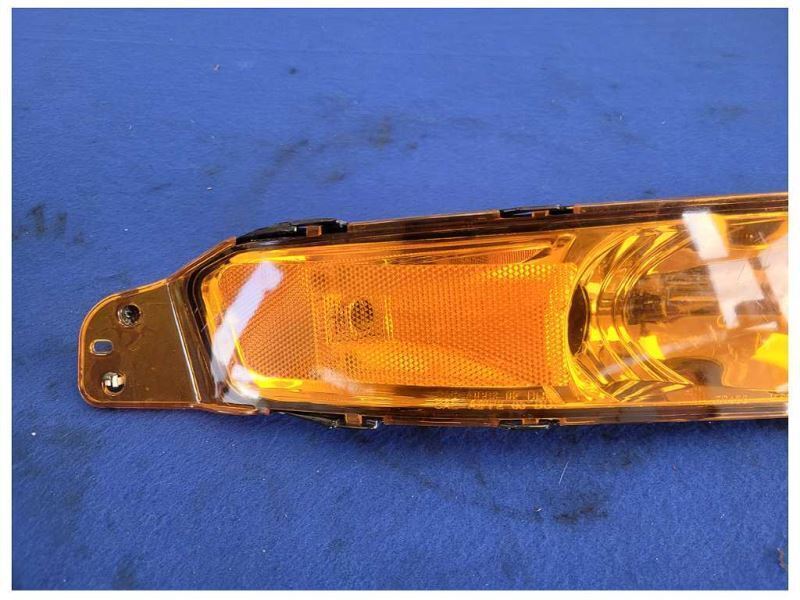 2005-2009 Ford Mustang GT 4.6L Passenger RH Turn Signal Light Parking Lamp 2585 - The Parts Farm