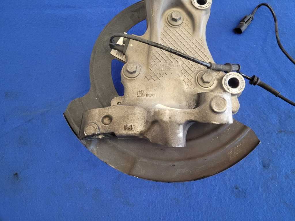 2016-2017 Chevrolet SS Sedan 6.2L Passenger RH Front Spindle Knuckle Hub 2602 - The Parts Farm