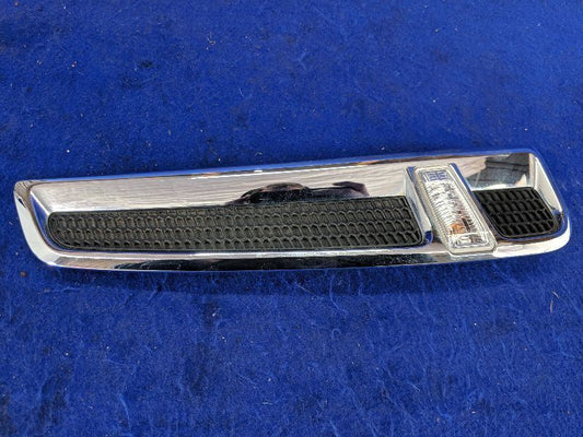 2014-2017 Chevrolet Caprice SS Passenger Corner Park Light Park Lamp-turn Signal - The Parts Farm
