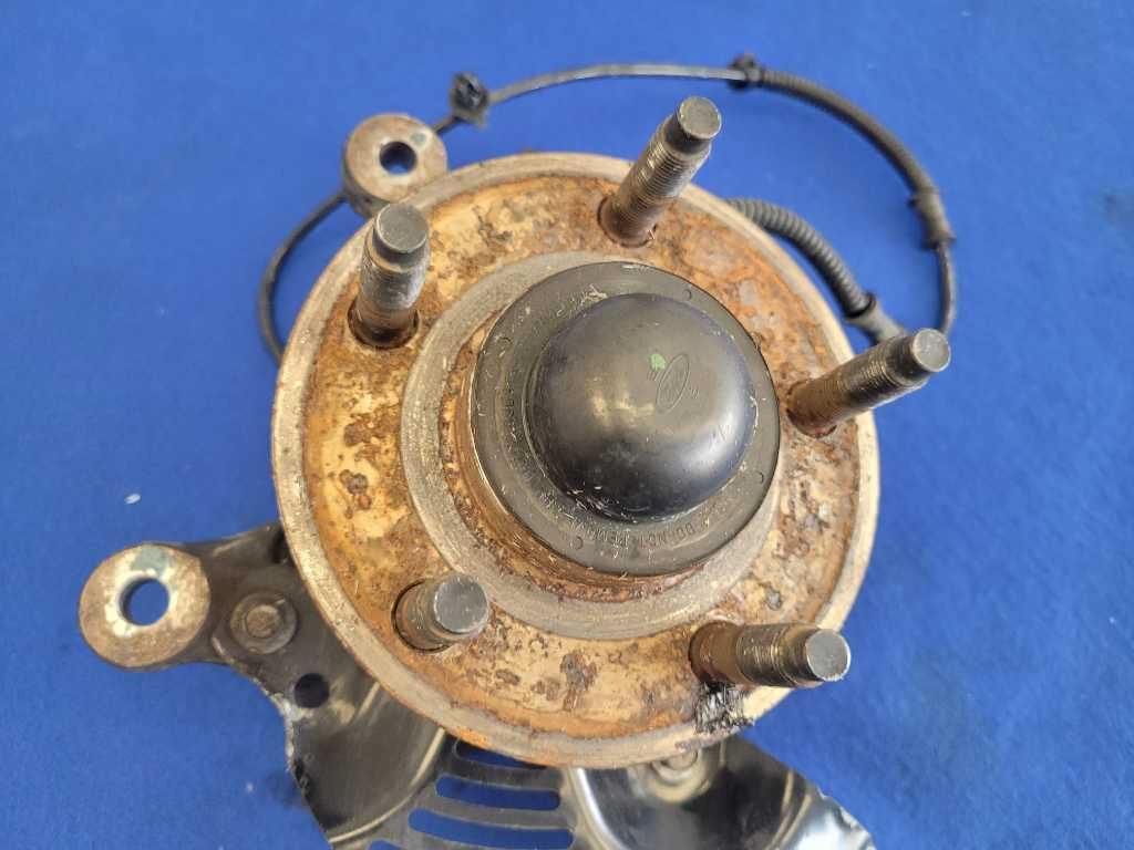2013-2014 Ford Mustang Shelby GT500 Passenger Front Spindle Knuckle Hub 2634 - The Parts Farm