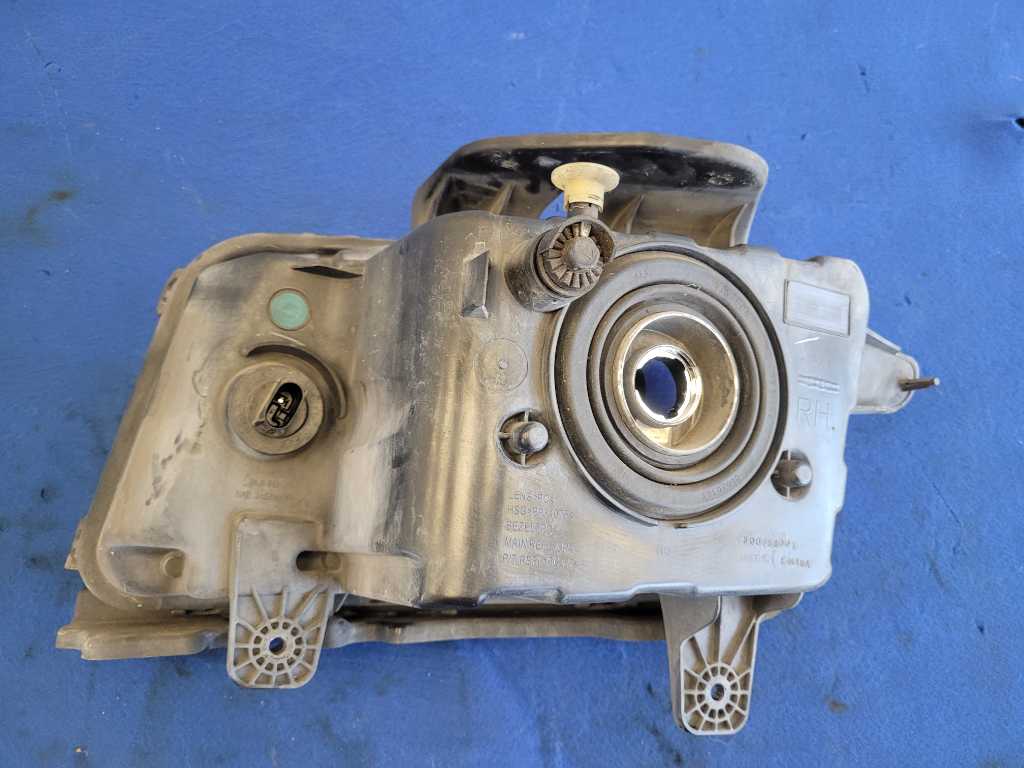 2010-2013 Chevrolet Camaro SS Passenger RH Headlight Lamp Light 2626 - The Parts Farm