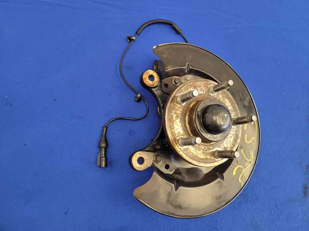 2005-2010 Ford Mustang GT Passenger RH Front Spindle Knuckle Hub 2653 - The Parts Farm