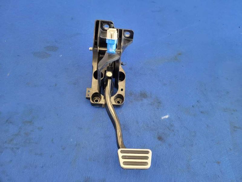 2015-2017 Ford Mustang GT S550 Brake Pedal Box Cage Automatic Transmission 2618 - The Parts Farm