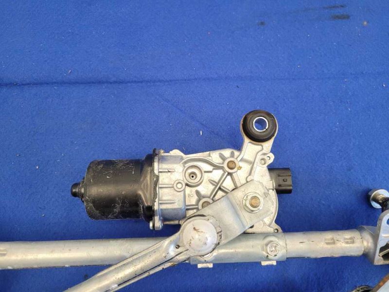 2011-2012 Nissan Leaf Front Windshield Wiper Motor Linkage 1856 - The Parts Farm