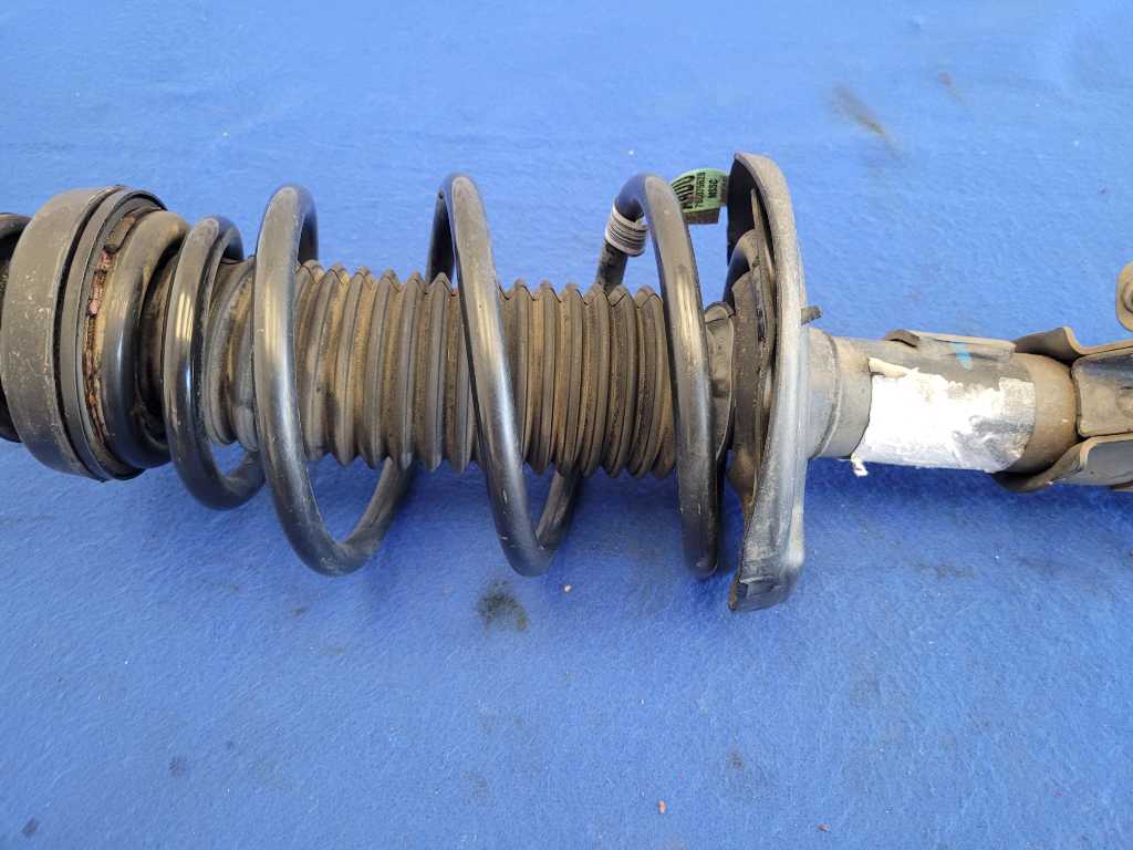 2010-2015 Chevrolet Camaro SS Passenger RH Front Strut Spring Suspension 2626 - The Parts Farm