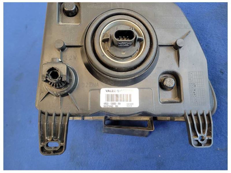 2005-2006 Ford Mustang GT 4.6L Passenger Front Headlight Lamp Lens 2621 - The Parts Farm