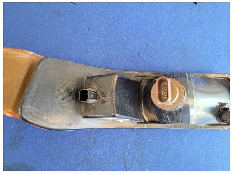 2005-2009 Ford Mustang GT Front Passenger Corner Turn Signal Lamp Light 2621 - The Parts Farm