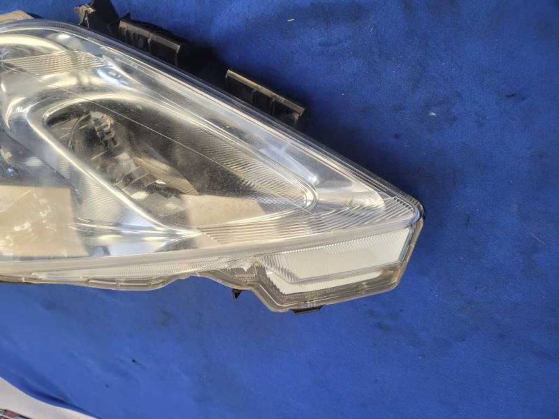 2011-2012 Nissan Leaf Driver Left Front Headlight Lamp *Broke Tabs* 1856 - The Parts Farm