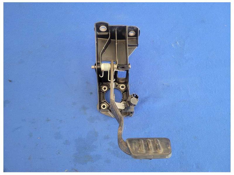 2005-2009 Ford Mustang GT S197 Brake Pedal Assembly Stop Box 2590 - The Parts Farm
