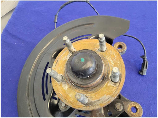 2011-2014 Ford Mustang Shelby GT500 Driver Left Front Spindle Knuckle Hub 2710