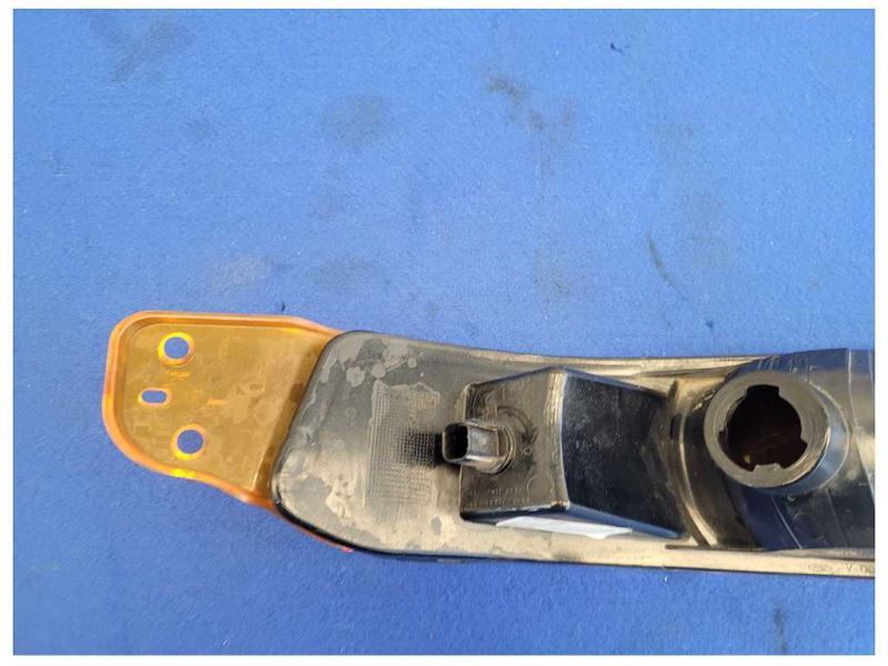 2005-2009 Ford Mustang Passenger RH Turn Signal Corner Parking Light 2600 - The Parts Farm