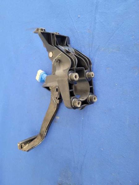 2015-2017 Ford Mustang GT S550 Brake Pedal Box Cage Automatic Transmission 2483 - The Parts Farm