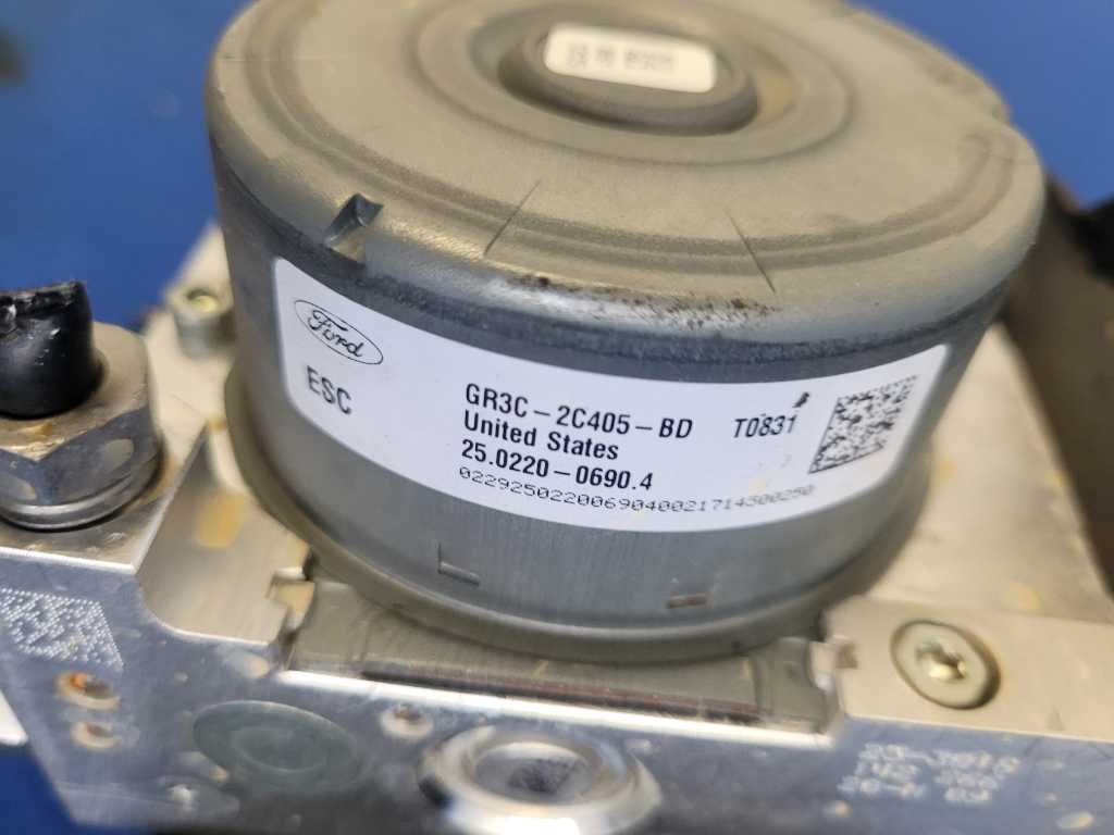 2015-2017 Ford Mustang EcoBoost S550 ABS Module Anti-Lock Brake Pump 2652 - The Parts Farm