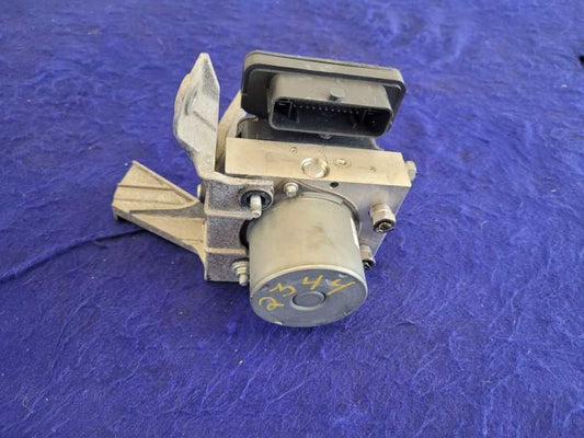 2016-2017 Chevrolet Camaro SS 6.2L ABS Module Anti-Brake Module Pump 2344